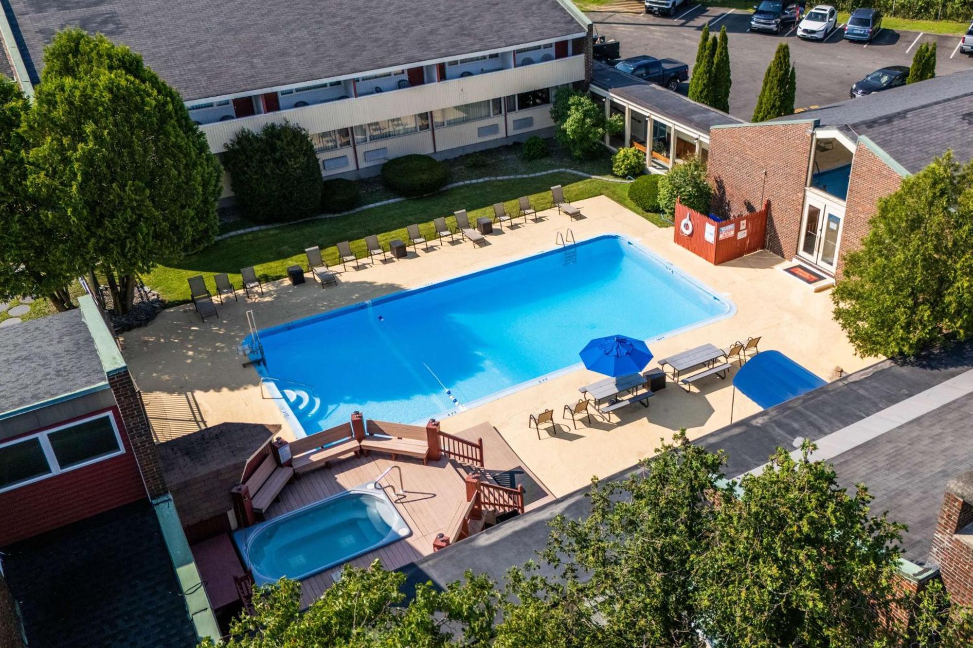 Fireside Inn & Suites Waterville Exterior photo