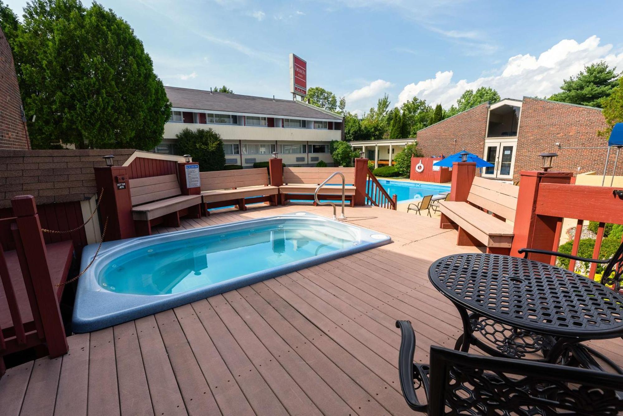 Fireside Inn & Suites Waterville Exterior photo
